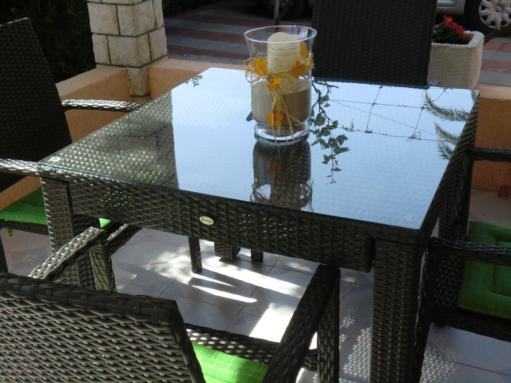Guest House Sandra Rab Town Bagian luar foto