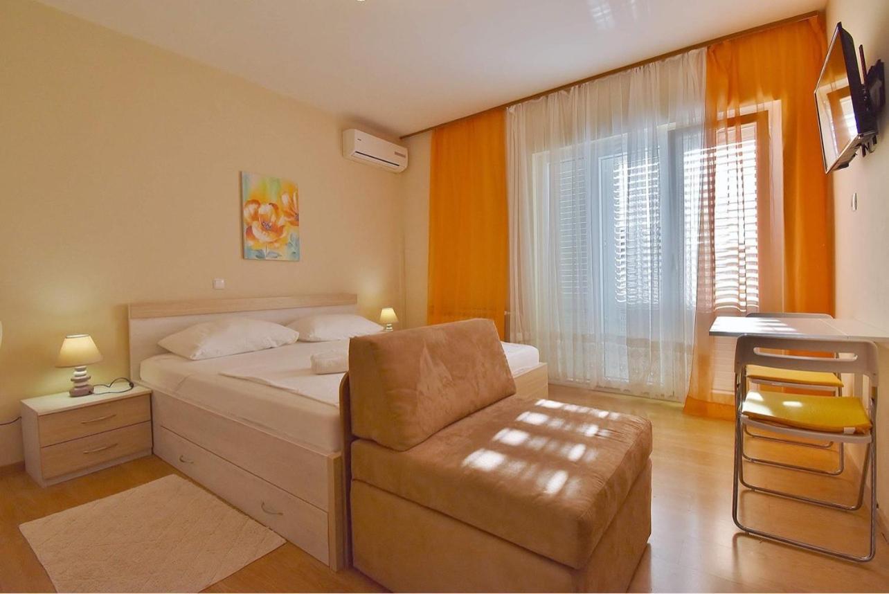 Guest House Sandra Rab Town Bagian luar foto