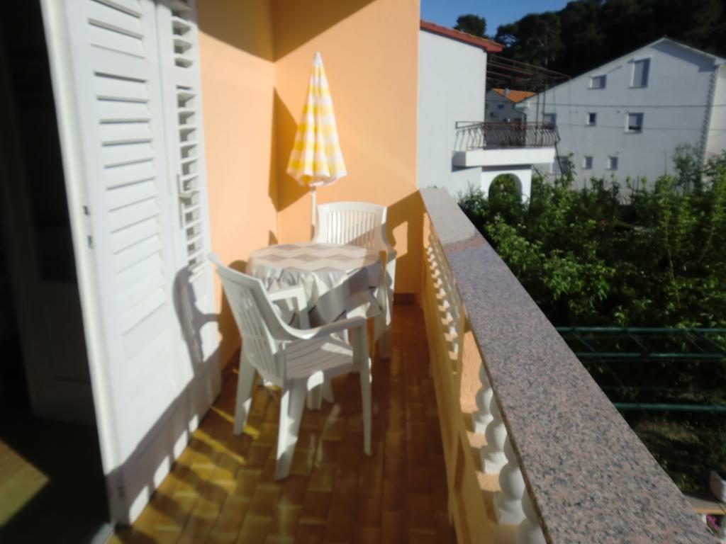 Guest House Sandra Rab Town Bagian luar foto
