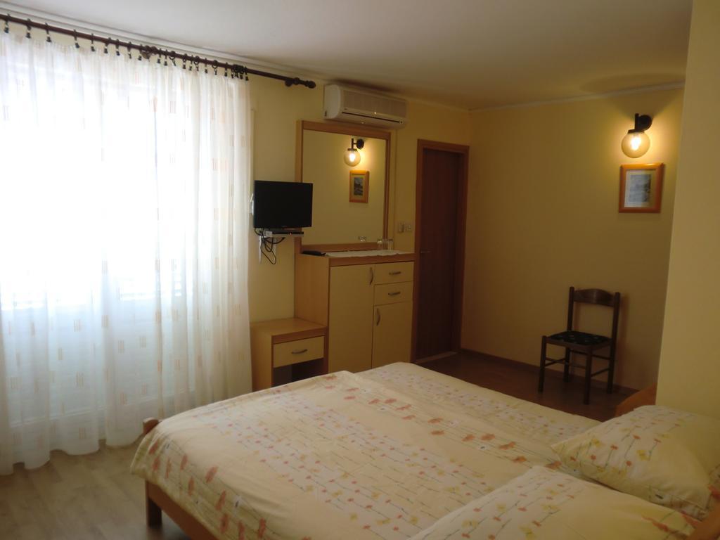 Guest House Sandra Rab Town Ruang foto