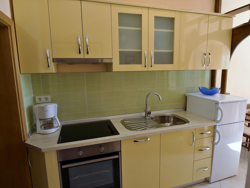 Guest House Sandra Rab Town Bagian luar foto